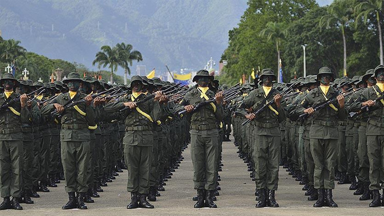 Venezuelada binlerce kişi orduya katıldı Venezuelada binlerce kişi orduya katıldı