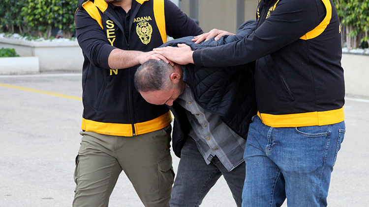 Evinin bahçesinde gömülü el bombası bulunan kişi tutuklandı