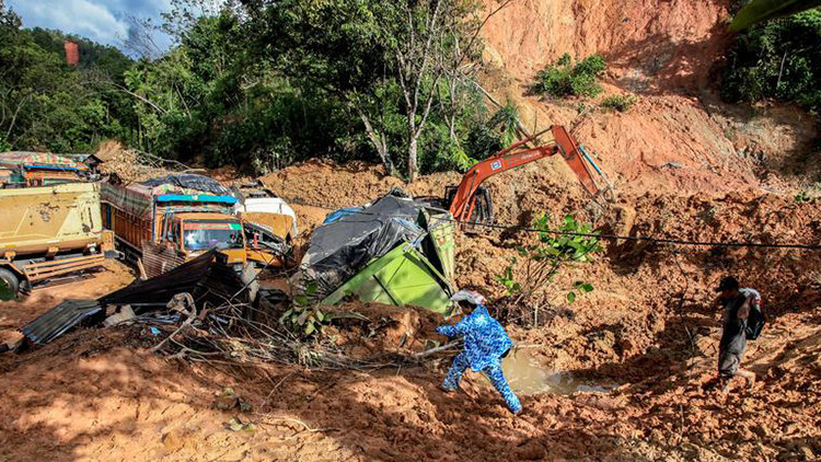 Endonezyada şiddetli yağışlar nedeniyle ölenlerin sayısı 950ye yükseldi