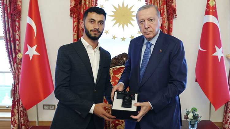 Cumhurbaşkanı Erdoğan, Oscar ödüllü Filistinli yönetmen Basel Adra ile görüştü