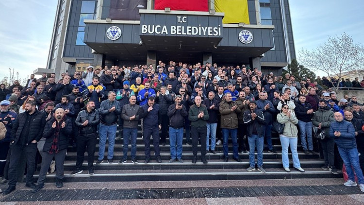 Buca Belediyesi işçileri ödenmeyen maaşlar nedeniyle iş bıraktı