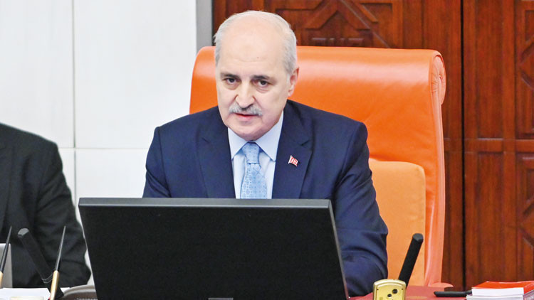 Bütçede hem jest hem atışma