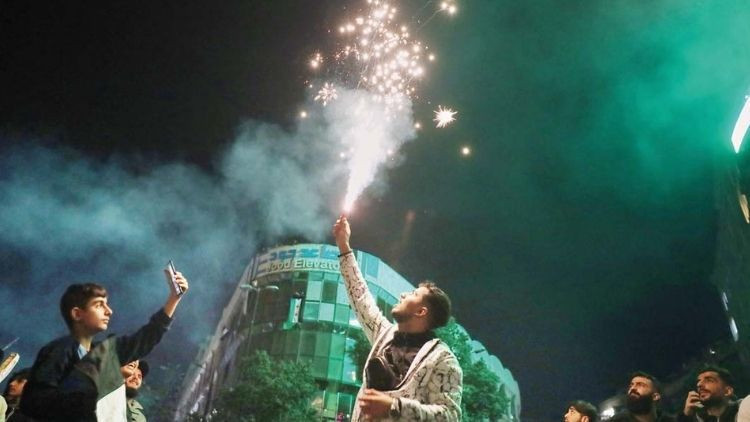 Milyonlar kutladı… Suriye’de yıldönümü coşkusu Milyonlar kutladı… Suriye’de yıldönümü coşkusu