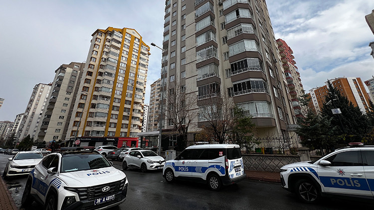 Eşini öldürmek için girdiği binada başka bir kadını öldürdü