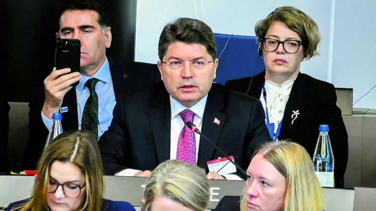 Bakan Tunç: Ülkemiz, Avrupanın ve insanlığın yükünü omuzlamıştır