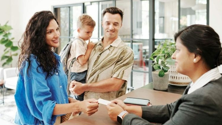 Otellere girişte kimlik ibrazı yeterli