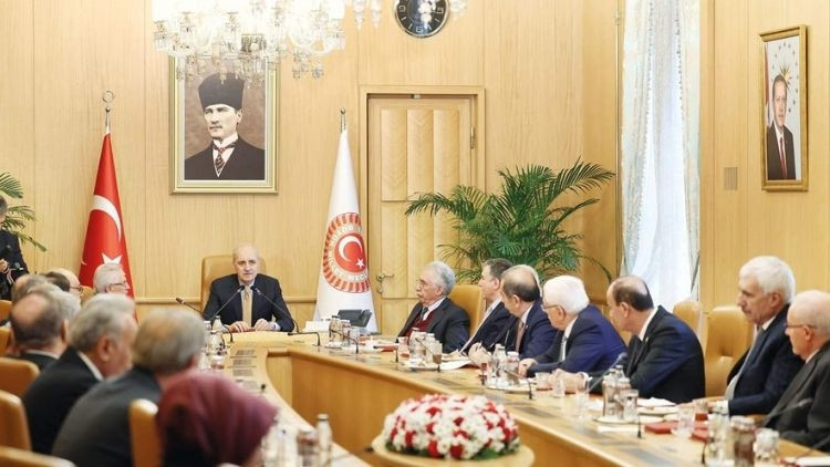 Eski vekillerle süreç zirvesi… Kurtulmuş: Artık geri dönüşü yok Eski vekillerle süreç zirvesi… Kurtulmuş: Artık geri dönüşü yok