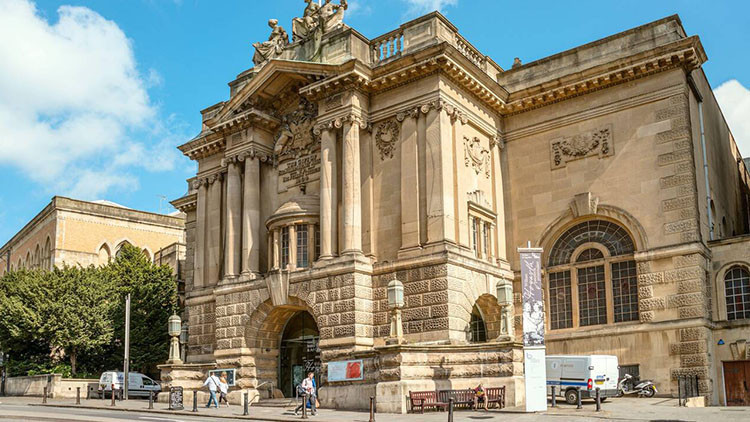 İngilterede tarihi soygun: 600den fazla eser çalındı