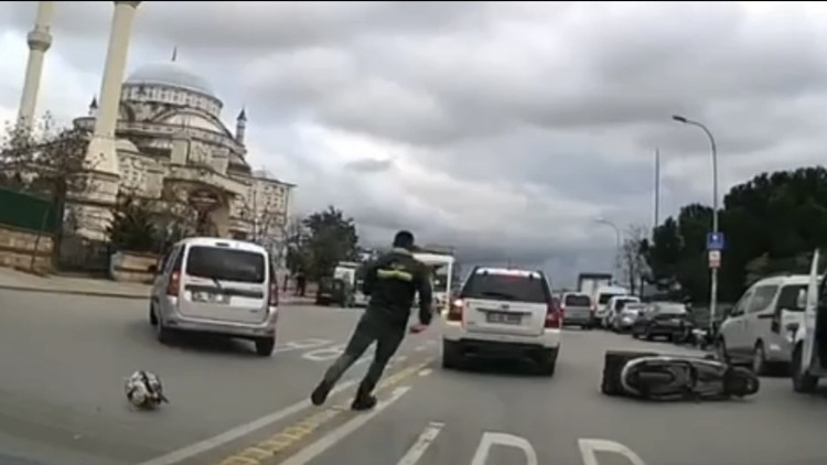 İstanbul - Ümraniyede trafikteki yol verme kavgası kamerada