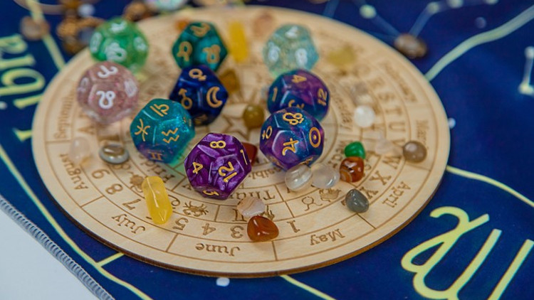 HAFTALIK BURÇ YORUMLARI 15 -21 ARALIK 2025 | Bu Hafta Burcunuzu Neler Bekliyor İşte Yengeç, Aslan, Başak ve Diğer Burç Yorumları