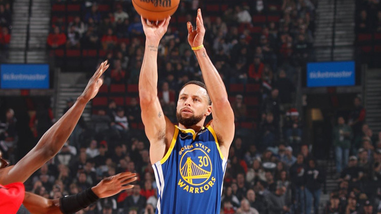 Stephen Currynin 48 sayısı galibiyete yetmedi Stephen Currynin 48 sayısı galibiyete yetmedi