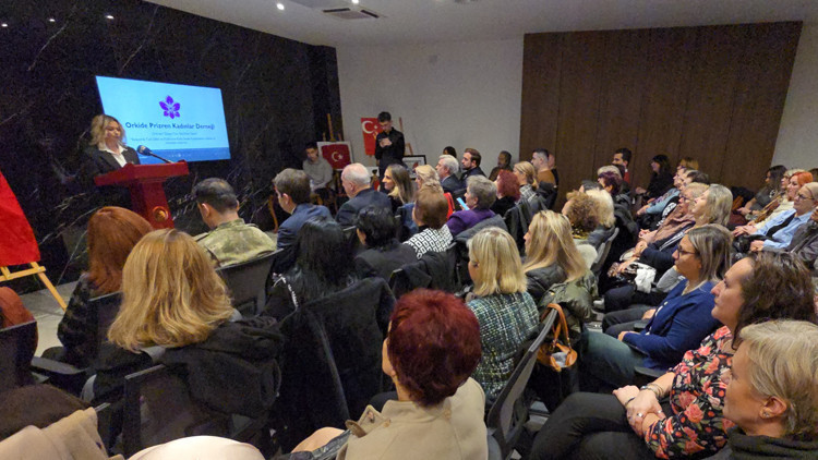 Türk kültürüne emek veren kadınlar onurlandırıldı