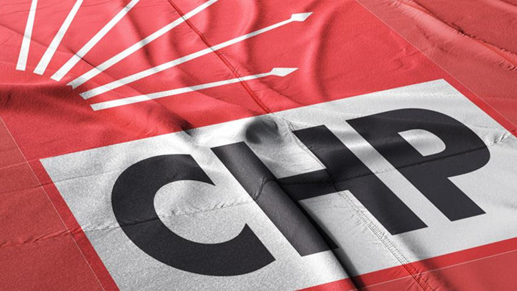 Arnavutköyde CHPli iki belediye meclis üyesi partilerinden istifa etti