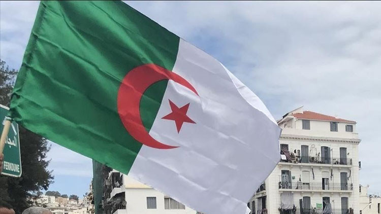Cezayirde bir ilk: Parisi sarsacak tarihi adım