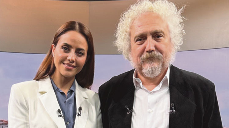 Ünlü çift sessiz sedasız evlenmiş...