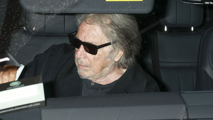 85 yaşında kıskançlık krizine girdi... Yılan gibisin, kuzu postunda kurt gibisin Çocuğumun annesinden uzak dur 85 yaşında kıskançlık krizine girdi... Yılan gibisin, kuzu postunda kurt gibisin Çocuğumun annesinden uzak dur