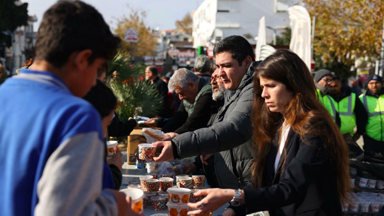 Çeşmede Gülşah Durbay için hayır yemeği dağıtıldı