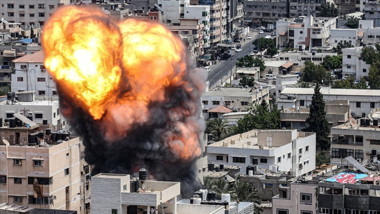 İsrail, Gazzeye saldırılarını sürdürüyor