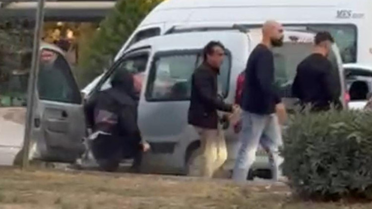 Mersinde trafikte tartıştıkları sürücüyü darbettiler 5 kişi gözaltına alındı