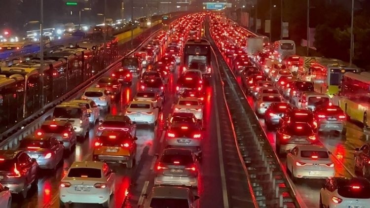 İstanbulda trafik yoğunluğu yüzde 90a çıktı