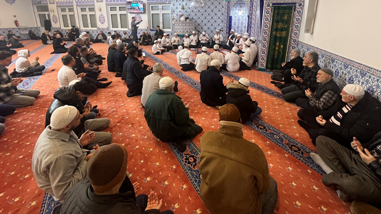 Kölnde Regaip kandili camilerde dualarla idrak edildi