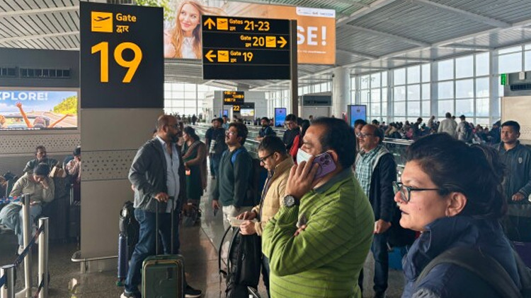 Hindistanda 128 uçuş iptal edildi