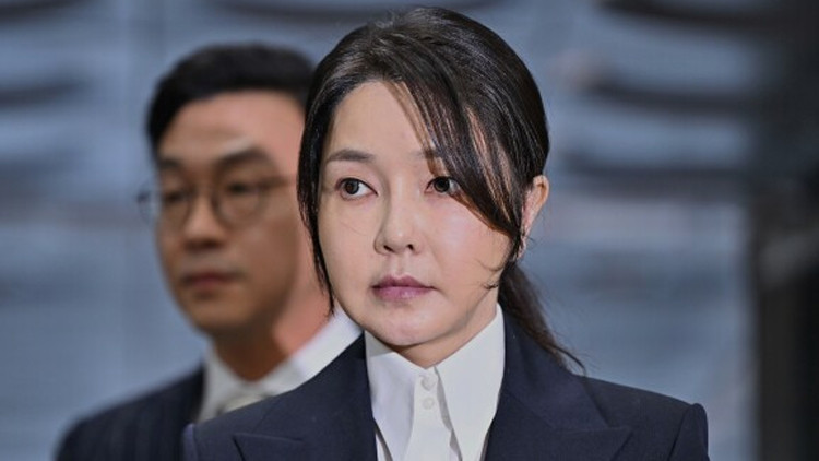 Güney Korenin eski lideri Yoonun eşine devlet işlerine müdahale suçlaması