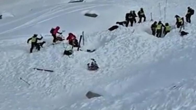 Kayak merkezinde çığ faciası: 3 ölü