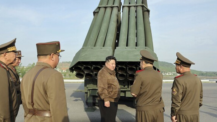 Kuzey Kore lideri Kimden silah üretimini artırma talimatı