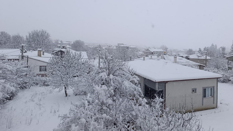 Samsunda kar yağışı; ulaşım aksadı