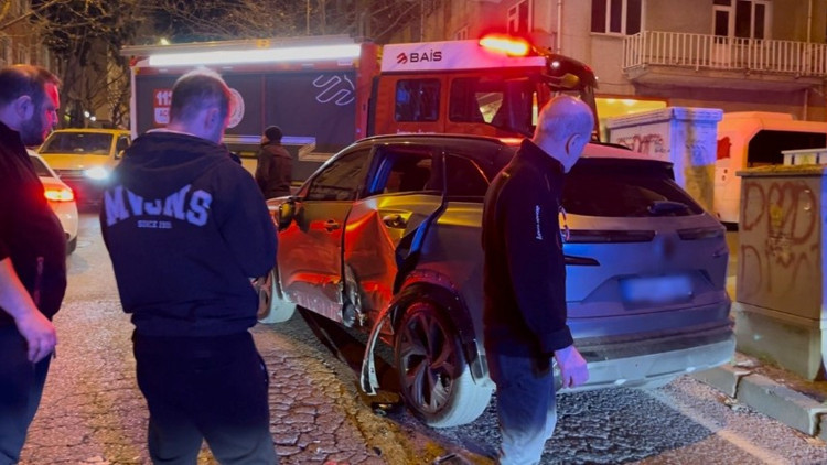 Trafik kazası sonrası eşimle kavga ettim diyerek aracını bırakıp kaçtı