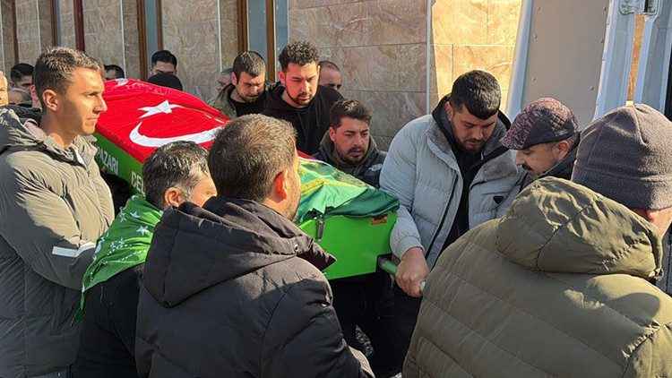 Türkiyenin konuştuğu kaza: Yarışırken 3 kişinin ölümüne neden oldu 21 yaşındaki Eray gözyaşları içinde son yolculuğuna uğurlandı