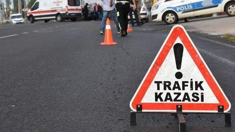 Kocaelide kamyon ile servis minibüsünün çarpıştı: 7 kişi yaralandı