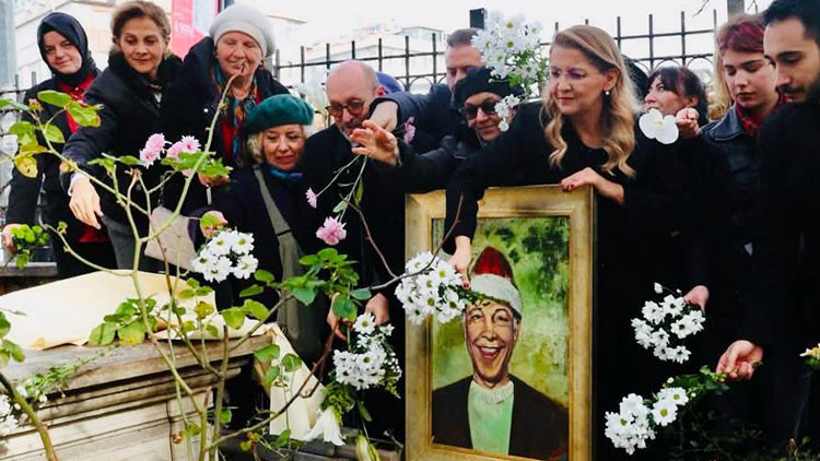 Münir Özkul anıldı