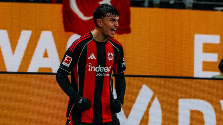 Can Uzun gol attı, Eintracht Frankfurt 90+6da galibiyeti kaçırdı
