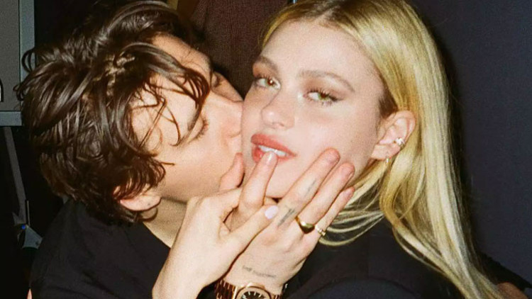 Güzelliği kadar serveti de çekici gelmiş... Karısının yanında yoksul kaldı, vicdanına sığındı