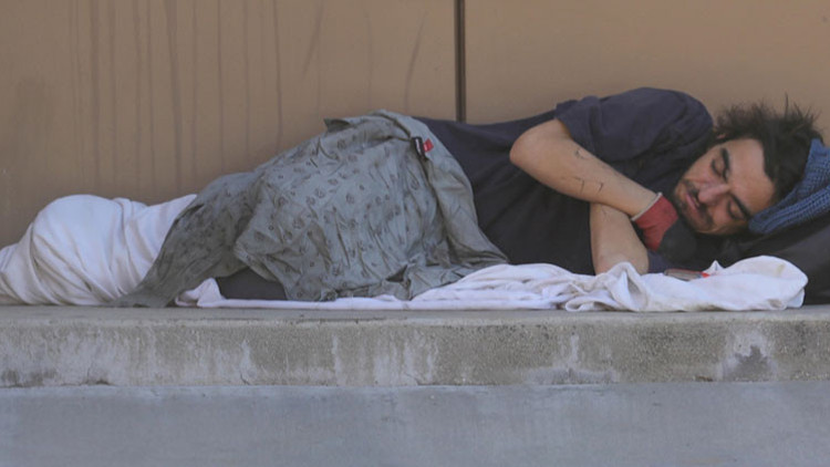 Onun için beslenen son umut da soldu... Eski oyuncu yine sokaklara döndü: Bir kenarda öylece tükenip gidecek