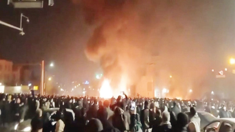 İran’da gerilim ve can kaybı yükseldi... İnternet kesilince çatışmalar arttı