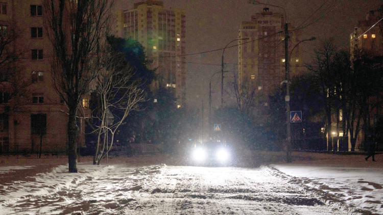 Rusya altyapıyı vurdu... Kiev halkı soğukta elektriksiz kaldı Rusya altyapıyı vurdu... Kiev halkı soğukta elektriksiz kaldı