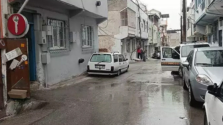 Boşanma aşamasındaki eşini tabancayla vurup polise teslim oldu