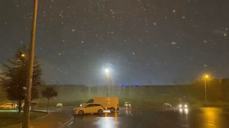 İstanbul - İstanbulda kar yağışı yeniden başladı