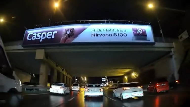 İstanbul - Maltepe’de otomobilin motosiklete çarptığı anlar kamerada