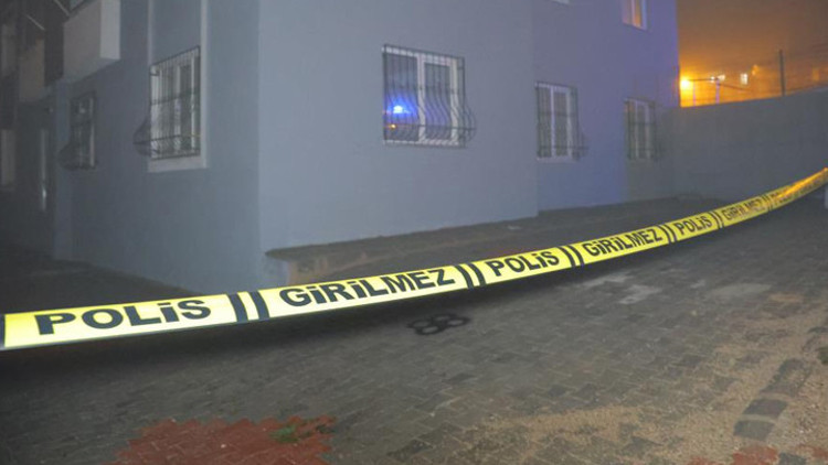 Kahramanmaraşta istinat duvarı çöktü Binadakiler tahliye edildi