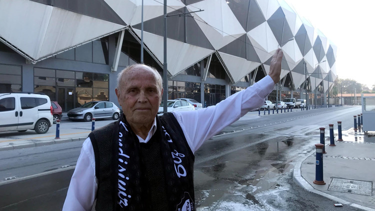 Altay efsane futbolcusuna ağlıyor