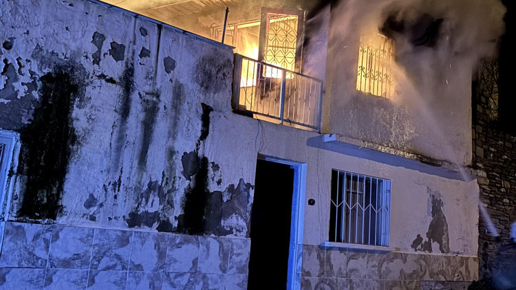 İzmir’de 2 katlı evde yangın: 1 ölü