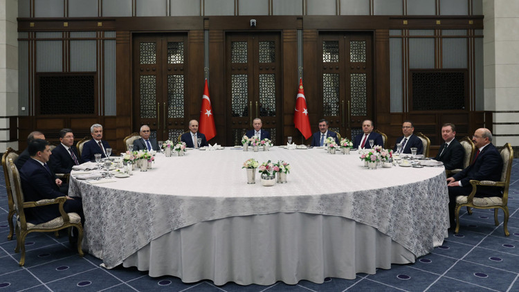 Cumhurbaşkanı Erdoğan, yasama, yürütme ve yargı organlarının temsilcileriyle görüştü Cumhurbaşkanı Erdoğan, yasama, yürütme ve yargı organlarının temsilcileriyle görüştü