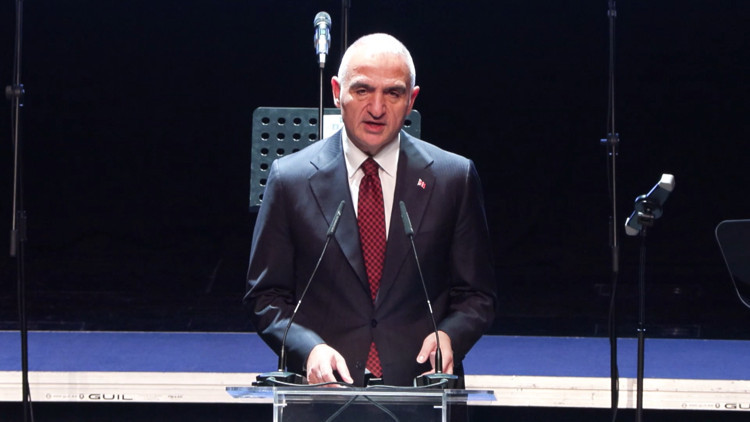 İstanbul - Bakan Ersoy: Bu yarışma çocuklarımızın hayallerine ortak olma iradesidir