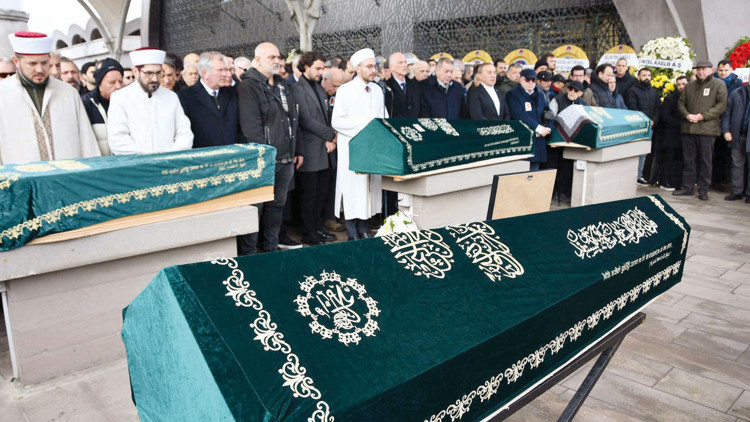 İşinsanı Erdoğan Akbulak ve doğa fotoğrafçısı Cengizhan Güngör gözyaşlarıyla uğurlandılar İşinsanı Erdoğan Akbulak ve doğa fotoğrafçısı Cengizhan Güngör gözyaşlarıyla uğurlandılar