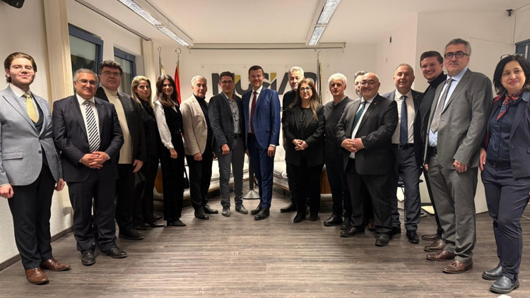 Nürnberg’de belediye başkan adayları panelde buluştu