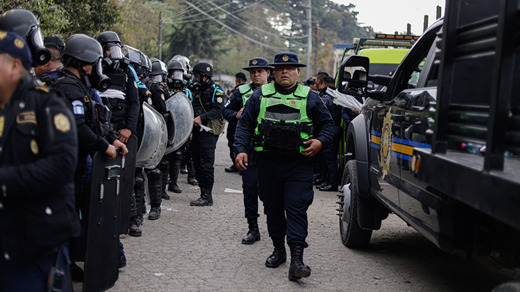 Cezaevlerinde isyan: 7 polis hayatını kaybetti... Sıkı yönetim ilan edildi